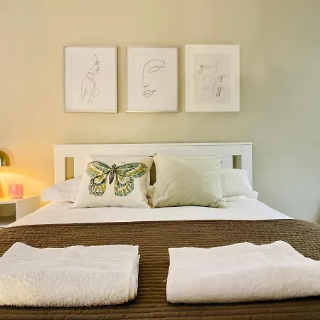 Pompidou Centre Homestay *